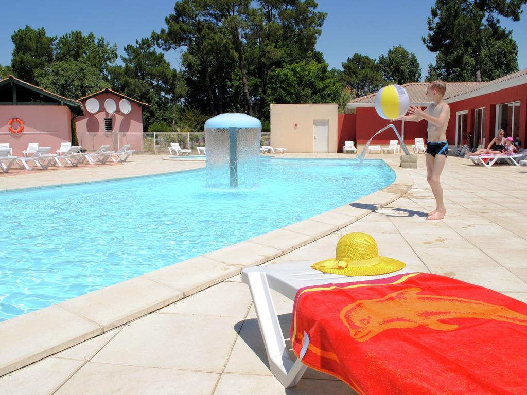 Residence Nemea Les Rives De Saint Brice Ares Exterior photo