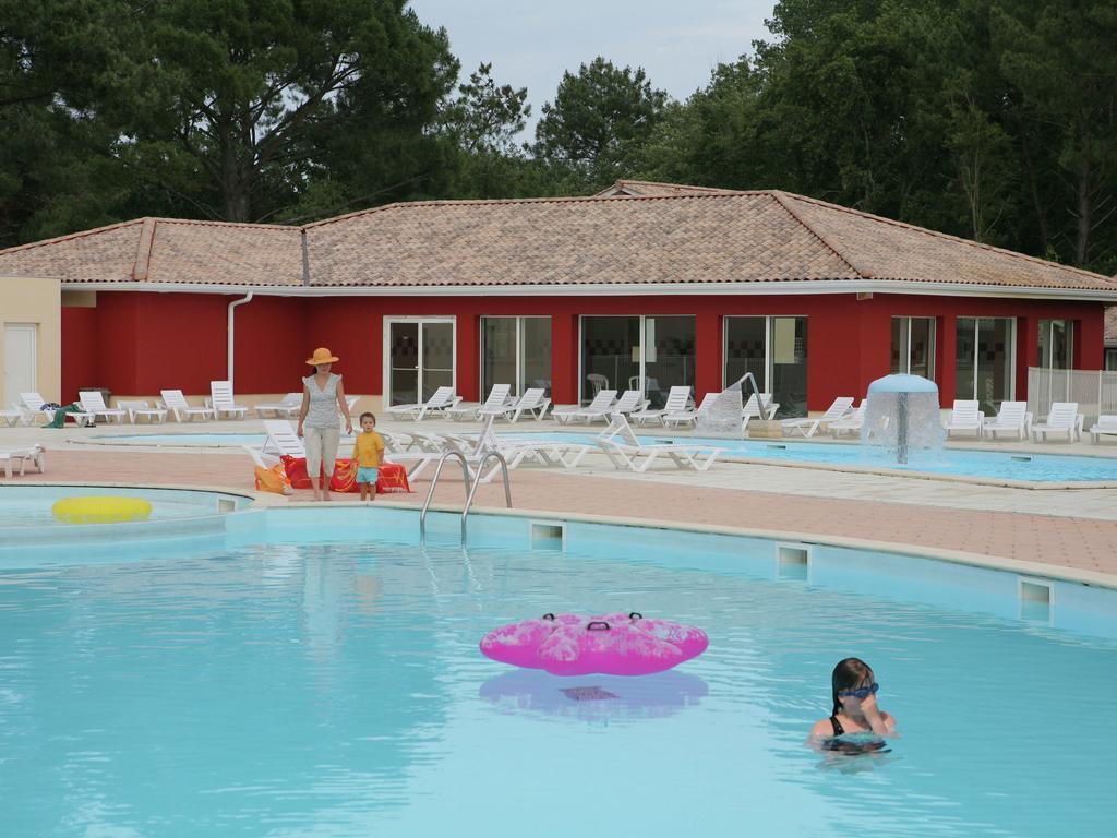 Residence Nemea Les Rives De Saint Brice Ares Exterior photo