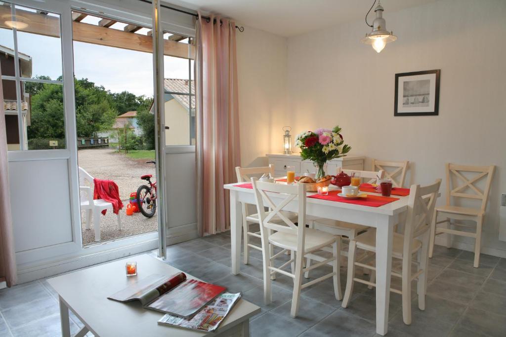 Residence Nemea Les Rives De Saint Brice Ares Room photo