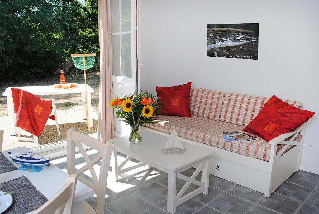Residence Nemea Les Rives De Saint Brice Ares Exterior photo