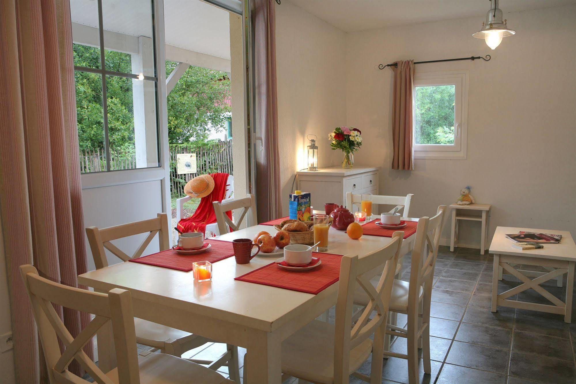 Residence Nemea Les Rives De Saint Brice Ares Exterior photo