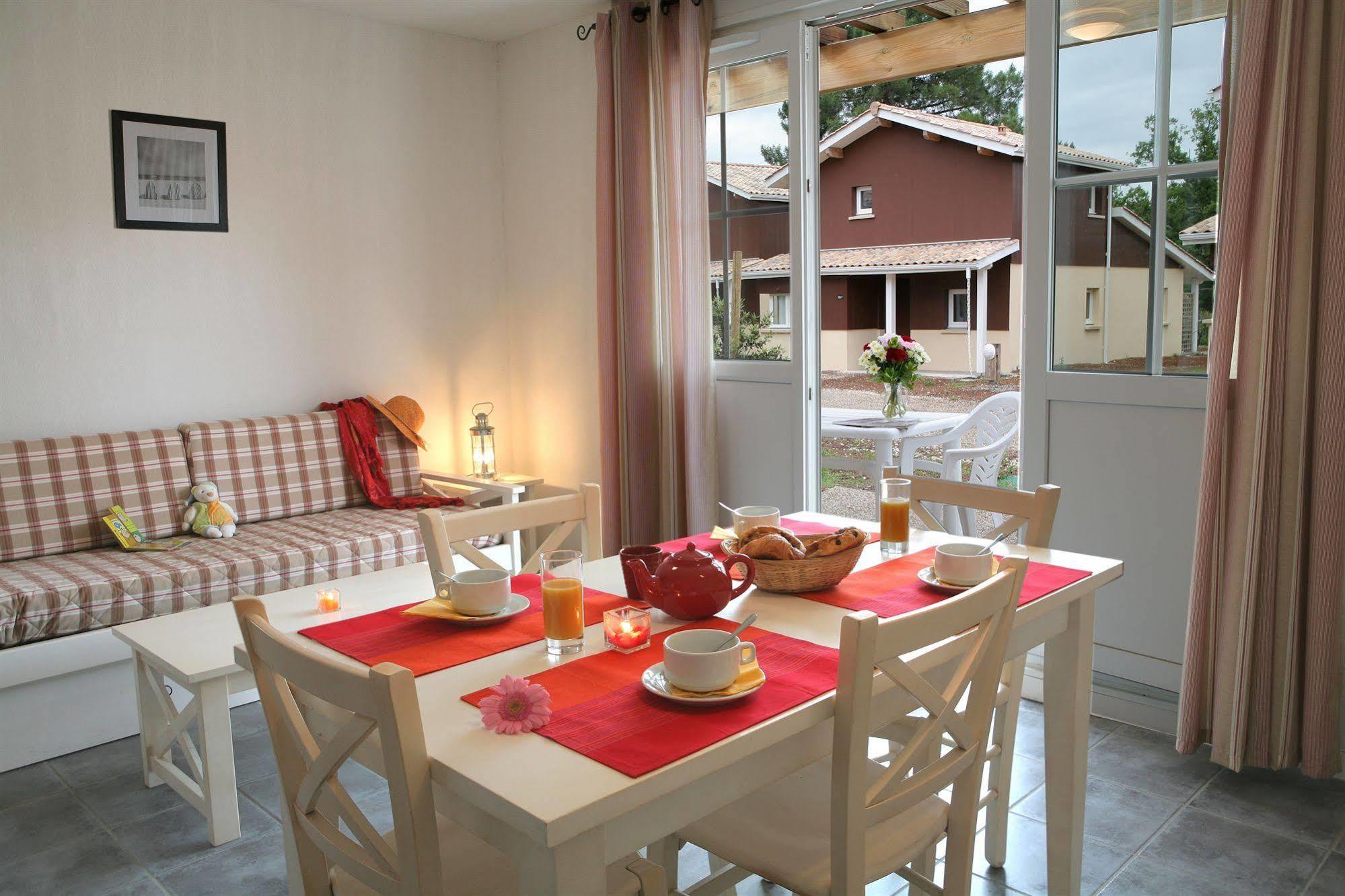 Residence Nemea Les Rives De Saint Brice Ares Exterior photo