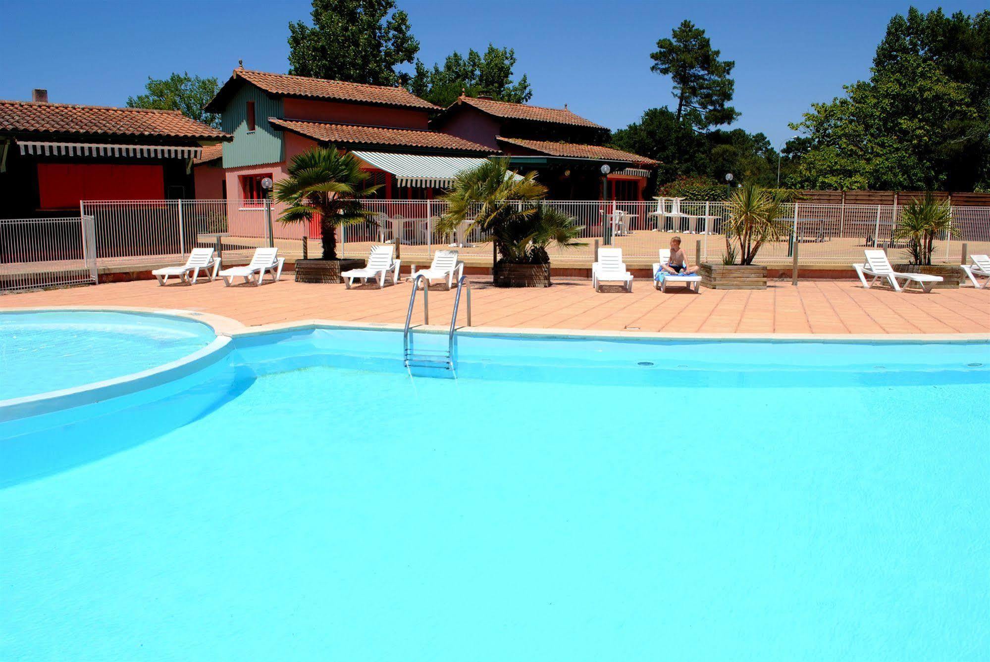 Residence Nemea Les Rives De Saint Brice Ares Exterior photo